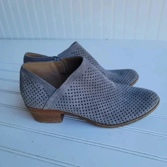LUCKY BRAND Fall Booties grey Suede eyelet Ankle Boots Women shoe 9.5 M - Picture 1 of 11